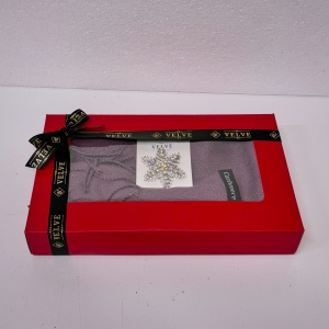 Pachet Secret Santa pentru femei, cu Esarfa de casmir si Brosa Fulg de Zapada, in cutie cadou, Bej