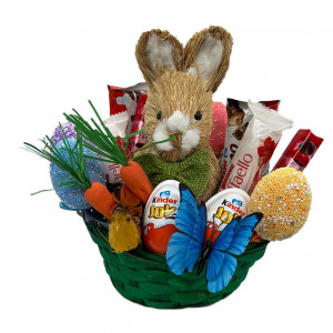 Cos cadou de Paste, Batoane Kinder Bueno, Praline Raffaello si Mon Cheri, oua Kinder Joy, iepuras decorative si oua decorativ