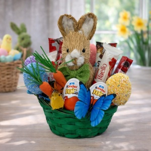 Cos cadou de Paste Bunny Joy cu Kinder Bueno, Raffaello, Mon Cheri si iepuras decorativ