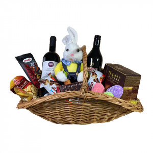 Cosulet Family pentru Paste cu vin demisec crema de whisky, dulciuri, alune, fistic si decoratiune iepuras2