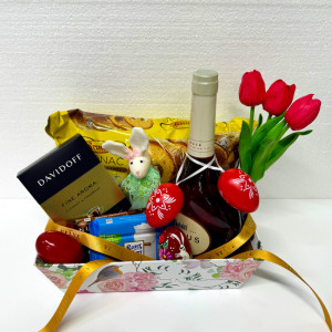 Cos Easter, decoratiune iepure, 4 oua decorative, 3 lalele artizanale, cozonac Boromir 450gr, cafea Davidoff 250gr, ciocolata Ritter 200gr, vin Mateus 750ml, in cos cadou