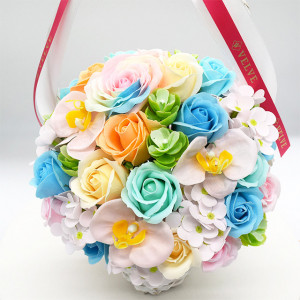 Cosulet floral Queen, cu trandafiri din sapun, hortensii si orhidee 
