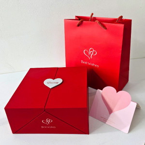 Cutie exclusivista pentru accesorii, cu set cercei Miraj, trandafiri parfumati de sapun, felicitare si punga cadou, Rosu 1