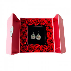 Cutie exclusivista pentru accesorii, cu set cercei Miraj, trandafiri parfumati de sapun, felicitare si punga cadou, Roz 5
