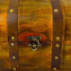 Cutie in forma de cufar din lemn, organizator accesorii si bijuterii, Maro, 27x18x19 cm - Img 5
