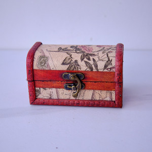 Cutie pentru accesorii, in forma de cufar din lemn 12.5 x 7 x 7