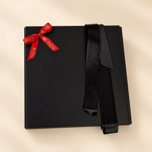 Cutie pentru cadou Black Elegance, neagra cu panglica si fundita, 26x25 cm - Img 5