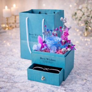 Cutiuta cu flori criogenate, sertar pentru accesorii, brățară, si punga eleganta, Albastru deschis