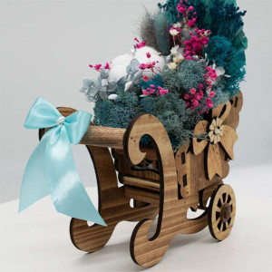 Decoratiune 4 Seasons, cu licheni stabilizati, flori criogenate si uscate, in saniuta de lemn, iarna, 16x30cm
