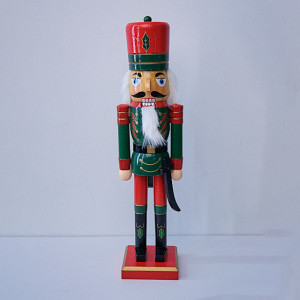 Decoratiune de Craciun, Spargatorul de Nuci imbracat in uniforma festiva, Comandant, Verde, 40cm