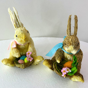 Decoratiune pentru Paste, iepuras crem cu cosulet, 22cm x 15cm