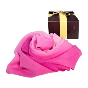 Esarfa satinata de dama, in cutie eleganta, Roz fucsia, 163x50 cm