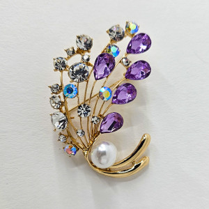 Martisor brosa Pearl Bouquet, cu cristale si perle artizanale, in suport elegant, Mov 2