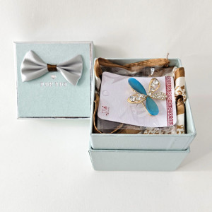Pachet cadou femei ForYou, brosa si esarfa in cutie eleganta cu funda 2