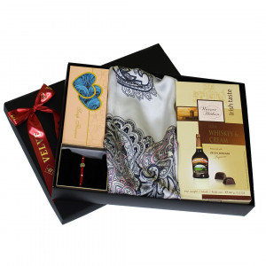 Pachet cadou pentru femei Irish Dream, cu esarfa, bratara martisor, set 10 trandafiri de sapun si cutie cu bomboane de ciocolata cu umplutura de Whiskey Cream irlandez 150g, ambalate in cutie cadou, Antracit - Img 3