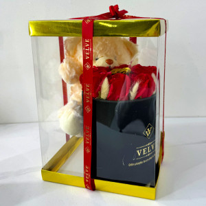 Pachet cadou pentru indragostiti, A Drop of Love, ursulet de plus 21 cm si aranjament floral/cutie neagra cu noua trandafiri de sapun si lagurus criogenat, ambalate in cutie deosebita  1