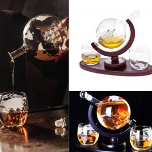 Pachet Drink, Chivas Regal 12 YO Cutie 40%, 0.5L, set decantor cu doua pahare din sticla, design Glob Pamantesc, cu suport si tavita de lemn, 850 ml