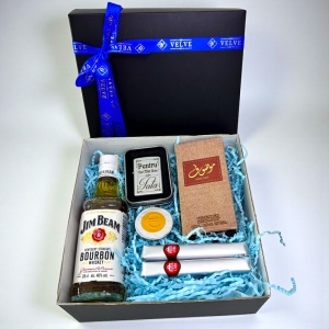 Pachet Gentleman Dad, pentru cel mai bun tata, cu parfum arabesc 50 ml, Jim Beam 200 ml, trabucuri, banut ciocolata si bricheta personalizata, in cutie eleganta - Img 3