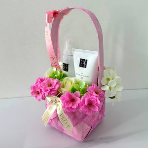 Pachet Sakura Feel, cu crema de corp si gel de dus Rituals, in cosulet cadou si aranjament floral, Roz 1