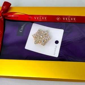 Pachet Secret, pentru femei, cu esarfa eleganta Belladona si brosa Fulg de Zapada, in cutie cadou, Mov - Img 4