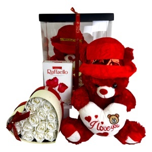 Pachet Special Valentine, ursulet de plus, aranjament floral romantic și praline Raffaello - Img 5