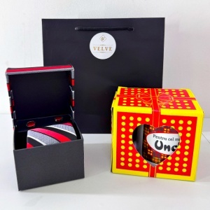 Pachet Twist Elegance pentru unchi, cana personalizata si cutie 3 piese cu cravata, batista si butoni, Rosu-Gri - Img 4