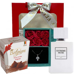 Set Bellinda, dama, Parfum Extreme Musk 100ml, Truffes si cutiuta cu sase trandafiri de sapun plus lantisor cu pandantiv