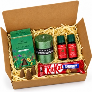 Set cadou Aroma Bliss, cu KitKat Chunky, lumanare, conuri Anti Stress si 2 uleiuri parfumate, Model Verde - Img 2