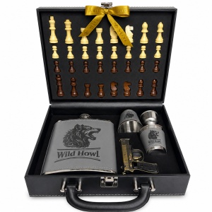 Set cadou pentru barbati Wild Howl, servieta cu tabla si piese de sah, plosca 300 ml, 2 pahare de 50 ml si bricheta cu laser