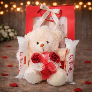 Set cadou Special Valentine, cu ursulet de plus, trandafiri din sapun in cutie eleganta si praline Raffaello 80gr, Crem
