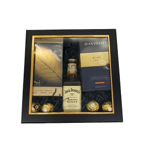 Set cadou unisex, Cutie eleganta cu Parfum Lattafa Perfumes Najdia in Gold Apa de Parfum 100ml, cafea Davidoff Fine Aroma 250gr, Whisky Jack Daniel's Honey 200ml si praline Ferrero Rocher