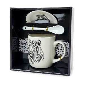Set cana din ceramica 300 ml cu lingurita si farfurie, model tigru, ambalat in cutie cadou eleganta