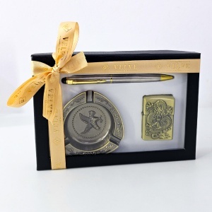 Set pentru barbati Dragon Kit, cutie cu bricheta metalica, scrumiera si pix, Vintage gold - Img 3