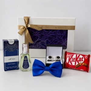 Set pentru barbati Royal Blue Edition, cu parfum arabesc Sayaad Al Quloob 50 ml, papion albastru, butoni, ac de cravata si ciocolata - Img 3