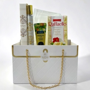 Set premium Luxury White, cu esarfa alba din matase, parfum Badee Al Oud 35 ml, crema de maini si Raffaello, in cutie tip geanta - Img 6