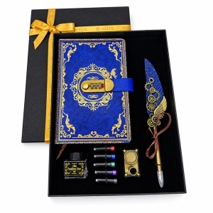 Set Regal Secret cu agenda albastra cu cifru, stilou cu pana, calimara, 5 rezerve de cerneala si suport auriu