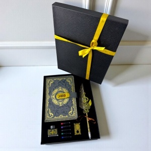 Set Regal Secret, cu agenda/jurnal inchidere cifru, stilou cu pana si suport, calimara si rezerve cerneala, Gri inchis - Img 3