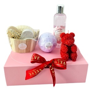 Set spa premium pentru femei cu gel de dus 250 ml, lumanare in forma de ursulet si accesorii baie
