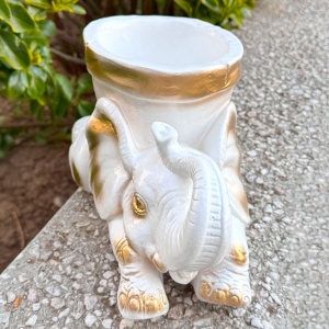 cadou elefant ceramic cu trompa in sus