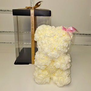 Ursulet floral crem din trandafiri din spuma cu inimioara din perle 25 cm, decorat manual, in cutie cadou - Img 6