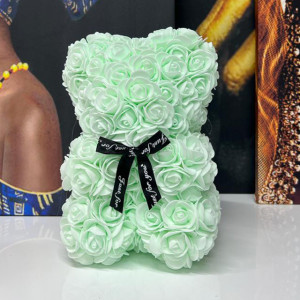 Ursulet floral verde deschis din Trandafiri 25 cm, decorat manual, cutie cadou