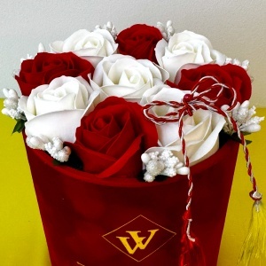 Aranjament floral „Pure Love”, cu 9 trandafiri de săpun cu stamine decorative - Img 2