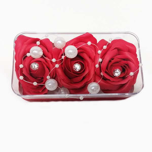 Aranjament floral, 3 Trandafiri din sapun in cutiuta cu banda de catifea si acccesorii, rosu