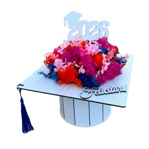 Aranjament floral absolvire 2026 Ceremony, tip toca, cu licheni stabilizati si flori criogenate, Roz/Alb