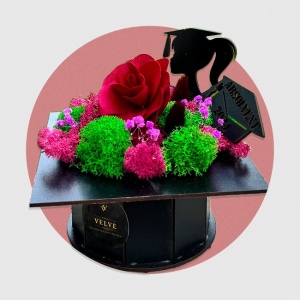 Aranjament floral Ceremony, tip toca, cu licheni criogenati stabilizati, lagurus criogenat si begonie din lemn, Bordo