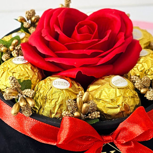 Aranjament floral Chocolate Rose 3