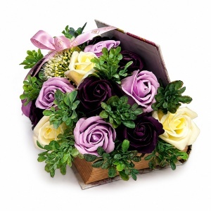 Aranjament floral cu trandafiri de sapun si plante decorative, in cutie tip carte, Mov- Crem - Img 2