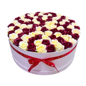Aranjament floral cutie rotunda cu 85 trandafiri de sapun, Bordo-Alb Unt