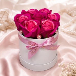 Aranjament floral Glamour Double Color cu 7 trandafiri de sapun bicolor, in cutie rotunda, 16x11 cm, Fucsia-Roz - Img 2