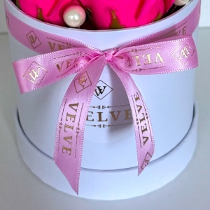 Aranjament floral Glamour Double Color, cutie rotunda cu 7 trandafiri sapun in doua culori, Fucsia-roz pal - Img 3